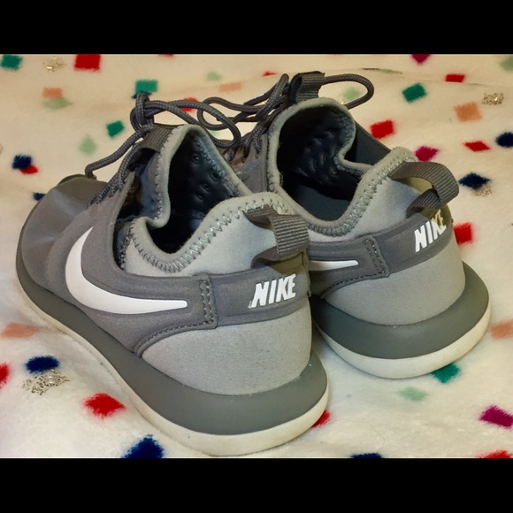 Nike Youth Size 3.5 (Gray/White) - Picture 3 of 5